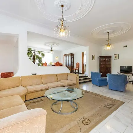 Old Village Area, Walking Distance To Centre And Amenities, Private Pool * クアルテイラ
