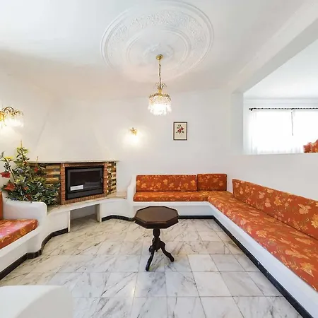 Old Village Area, Walking Distance To Centre And Amenities, Private Pool * クアルテイラ